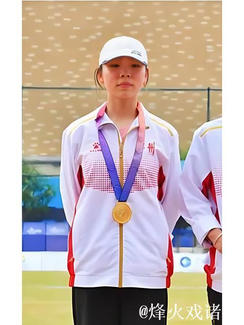 河南选手梁田田勇夺十五运会女子10000米金牌