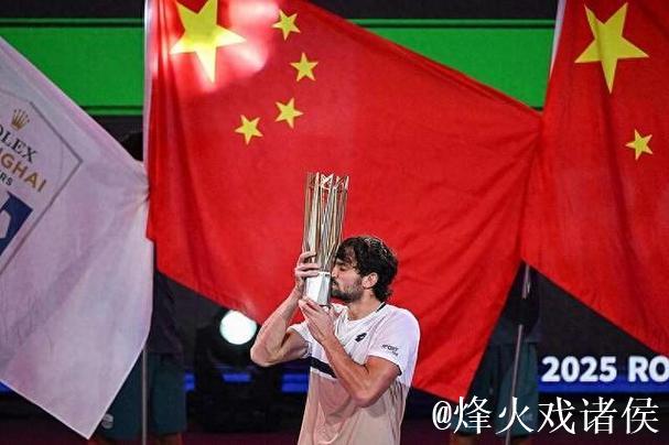 瓦舍罗2-1击败林德克内希 首夺上海大师赛冠军 瓦舍罗2-1击败林德克内希 首夺上海大师赛冠军