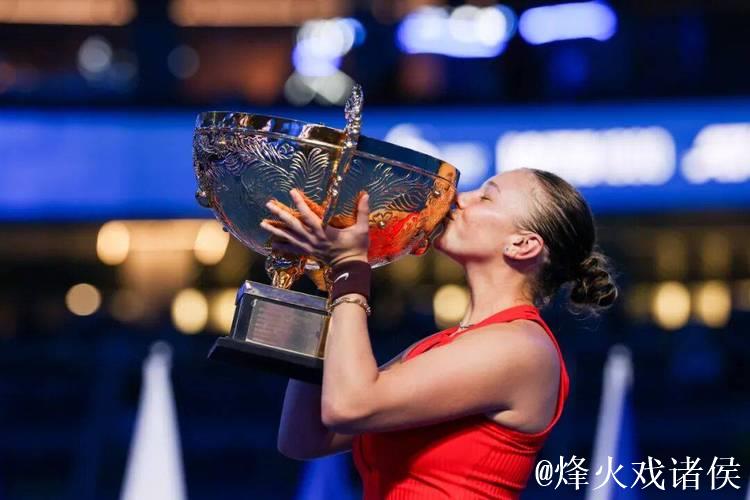 阿尼西莫娃2-1战胜诺斯科娃 首夺中网女单冠军 阿尼西莫娃2-1战胜诺斯科娃 首夺中网女单冠军